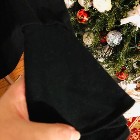 Supply & Demand Romantic Off Shoulder Top - Picture 6 of 7